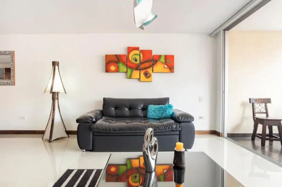Lujoso Y Economico Apartamento Envigado 0*,