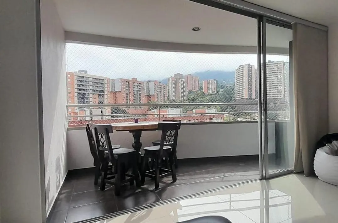 Lujoso Y Economico Apartamento Envigado 0*,
