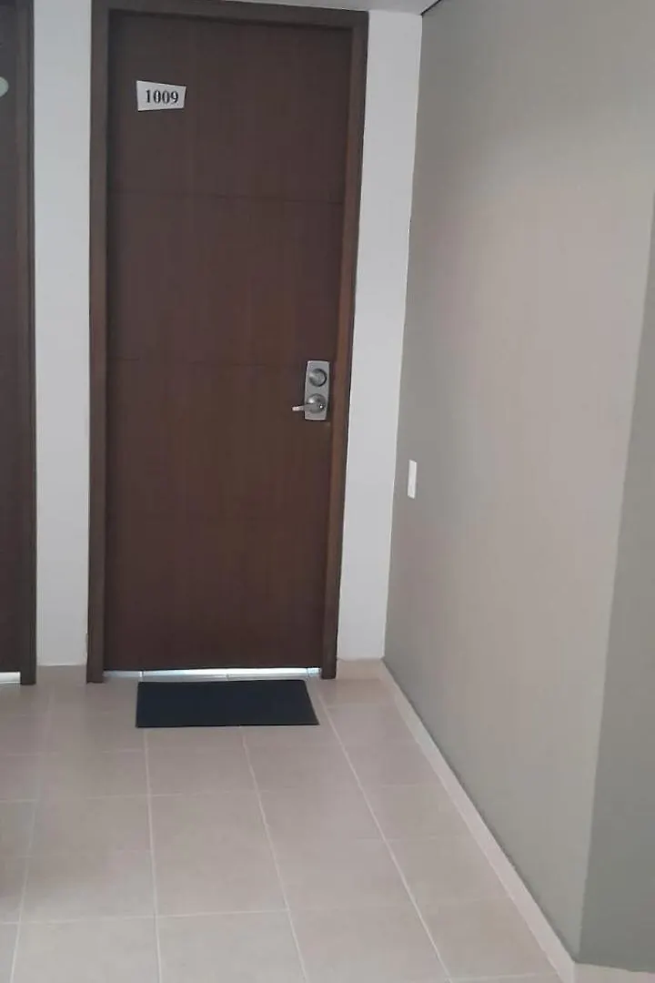 Lujoso Y Economico Apartamento Envigado 0*,